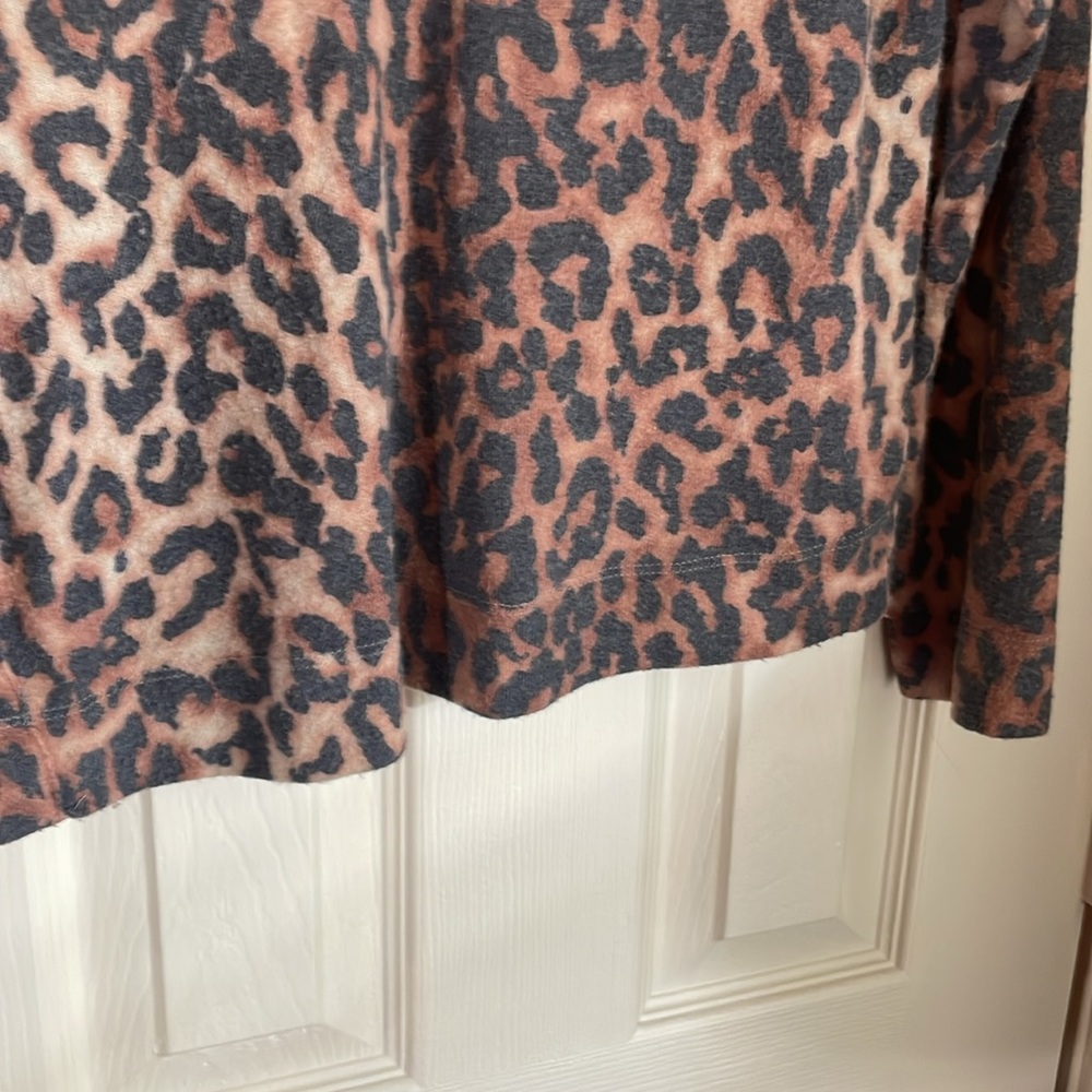 Very Soft Leopard Sweater - Picture 5 of 5